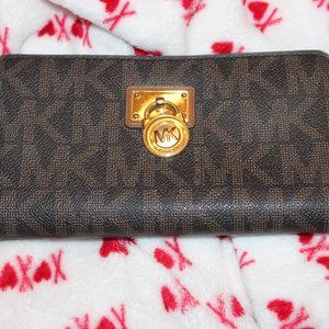 ❤️❤️EUC Michael Kors Logo Locket Continental Wallet ❤️❤️